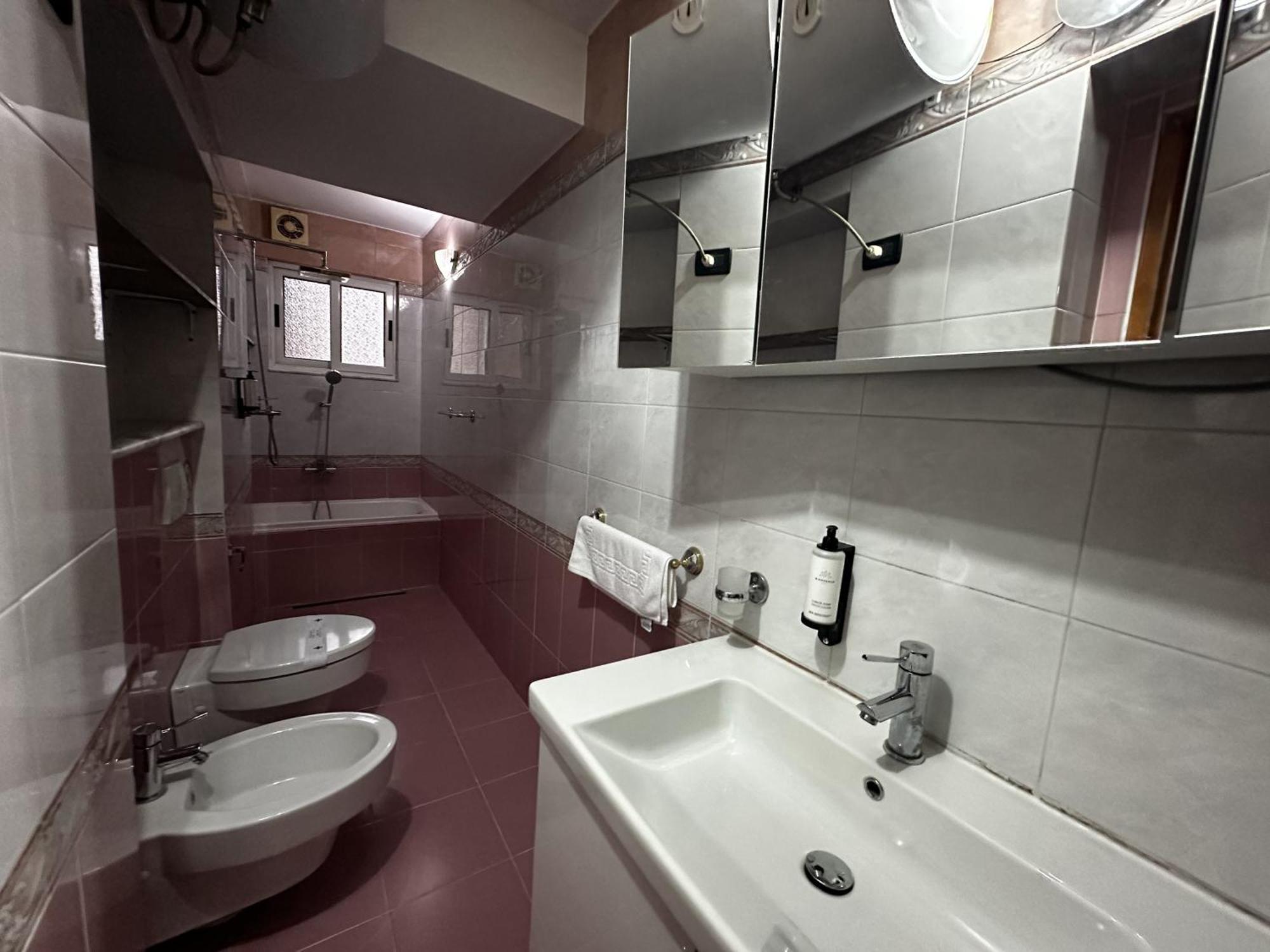 Tirana Treasure: Chic 2Br-Apartment 8Min To Skanderbeg Place ภายนอก รูปภาพ